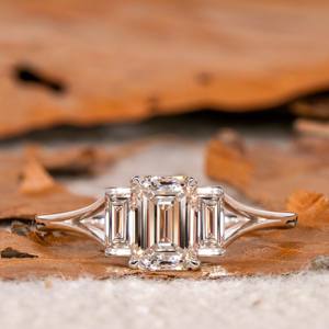 แหวนเพชรสามเม็ดทำจากหินด้านข้างสำหรับปลูกในห้องปฏิบัติการประดับเพชรแหวนหมั้นเพชรของขวัญแต่งงาน - Product Image 1