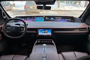 SUV Blindada Navigator L 2025, Kit de Blindaje Exec Armor CEN BR6, Motor V6 Turboalimentado, 4x4 - Product Image 3