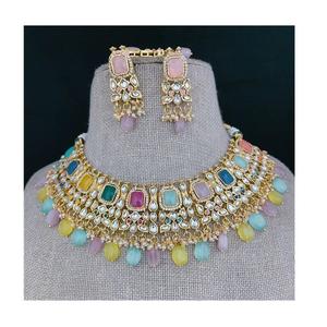 Gargantilla de perlas Kundan tradicional con pendientes Conjunto nupcial de oro de lujo Boda y joyería de moda nupcial Kundan - Product Image 1