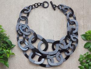 Collar de Lujo Hecho a Mano con Cuerno de Búfalo, Joyería Natural y Sostenible para Mujer, Alta Calidad - Product Image 2