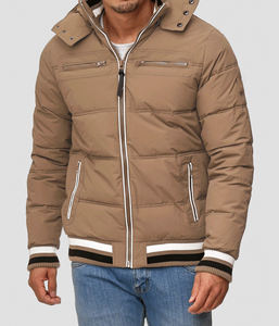 Veste légère à capuche en polyester matelassée avec logo et patch pour hommes, fabriquée sur mesure, vente en gros de bulles - Product Image 2