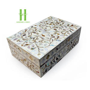 ภาชนะใส่อาหารทำมือจากไม้ไผ่ ประดับมุก ดีไซน์รักษ์โลก ปรับแต่งได้ ผลิตจากเวียดนาม โดย HNH Craft - Product Image 1