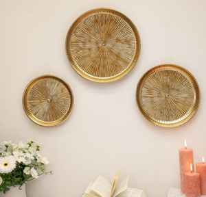 Artículos tradicionales para colgar en la pared hechos de metal MDF y madera natural con acabado artesanal - Product Image 2