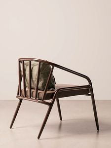 Chaise inspirée du milieu du siècle avec cadre en bois épuré, pieds inclinés et siège rembourré en peluche pour un attrait esthétique moderne - Product Image 6