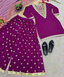 Fabuloso Crape/Creepe Silk/Algodón/Lino Yukata Party Wear con lujoso trabajo de piedra y detalles Zari - Product Image 2