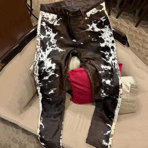 Pantalon en cuir d'hiver pour femmes, style urbain, look élégant, imperméable, de haute qualité, écologique, respirant, pour un usage quotidien - Product Image 4