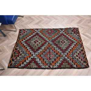 Alfombra Turca Vintage de 5.3x3.7 pies, Alfombra Kilim de Lana Negra - Product Image 4