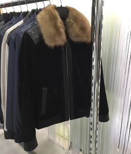 Chaqueta Bomber de Cuero Sintético para Hombre, Diseño Personalizado OEM, Parches de Letras de Chenilla en Relieve en la Parte Delantera, Impermeable y Ecológica - Product Image 4
