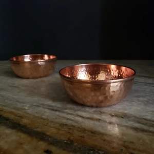 Bol de service en cuivre utilisé dans les services de restauration haut de gamme pour offrir une présentation authentique et traditionnelle des plats - Product Image 3