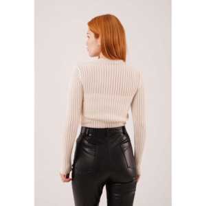 Vente en gros de chemisiers en crème avec manches longues transparentes en tissu tricoté - Product Image 1