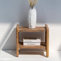 Table d'appoint gigogne en bois et rotin au design moderne avec deux étagères, éléments décoratifs, pour salon et chambre à coucher