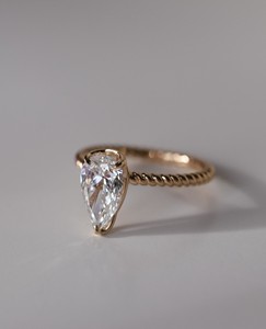 14K Or Massif Solitaire Poire Cut Lab Grown Diamond Bague de Fiançailles de Mariage Bague Classique Mariée Fine Jewelry pour les Fêtes - Product Image 5