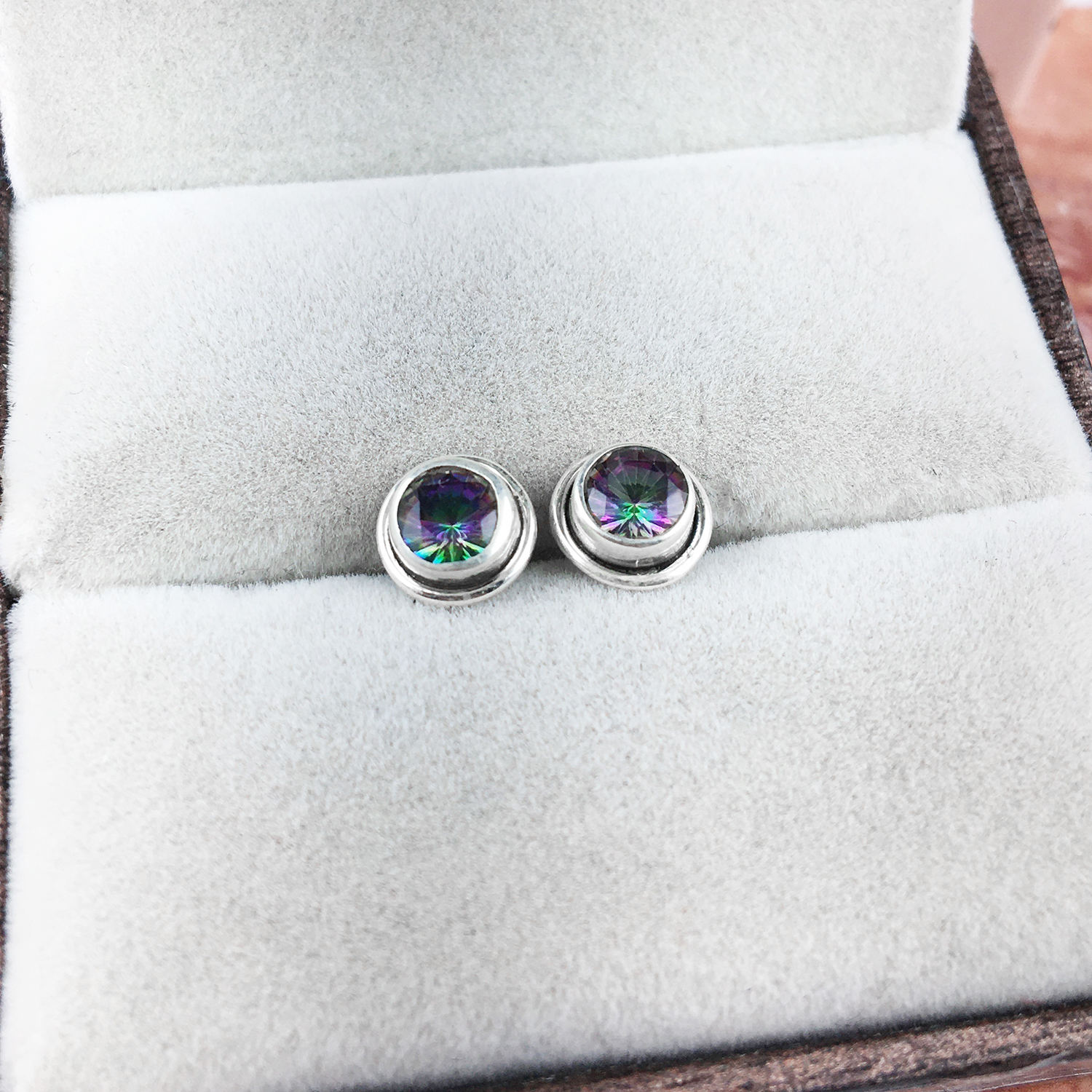 ลึกลับบุษราคัม