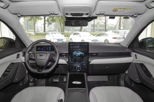 Clean F ou d M u s t a n g Mach-E Mach E Véhicule électrique EV 2023 Voiture électrique - Product Image 4