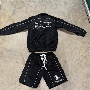 Chándal de nailon personalizado para hombre, conjunto cortavientos de dos piezas, chaqueta y pantalones ligeros, proveedor de ropa deportiva OEM, camisa y pantalones cortos - Product Image 4