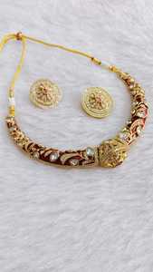 Gulab Meenakari Royal Necklace Set Heritage y Regal Artistry adornado con piedras Kundan cortadas con espejo para mujeres y niñas - Product Image 5