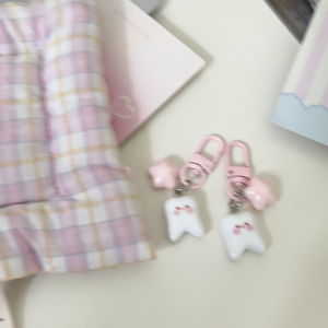 2026 <span class=keywords><strong>fard</strong></span> <span class=keywords><strong>à</strong></span> joues dents résine porte-clés drôle dent blanche 3d porte-clés et pendentifs étoile rose mignon porte-clés <span class=keywords><strong>clinique</strong></span> dentaire dentiste cadeaux - Product Image 6