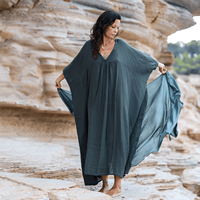 Vestido Maxi Kaftán Bohemio de Algodón Gasa Teñido Liso con Cintura Natural, Dobladillo Acampanado Hecho a Mano, Cuello en V, Manga Larga y Abertura Alta