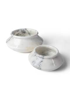 Meilleur vendeur : Jardinière en marbre design pour l'intérieur d'un appartement de luxe, ajoutant un accent en pierre naturelle de qualité supérieure à l'exposition des plantes - Product Image 1