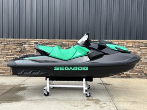 Moto Acuática Sea-Doo SE 130, 2 Plazas, Verde y Negro, Fibra de Vidrio, Motor de 4 Tiempos, 1800cc, 3 Cilindros, 151-225hp - Product Image 1