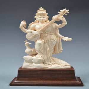 Estatua de la Diosa Saraswati en Mármol Blanco Hecha a Mano con Veena, Escultura Hindú Tradicional para Decoración del Hogar o Templo, Arte Indio - Product Image 2