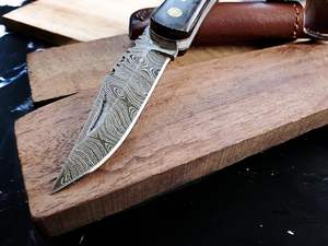 Cuchillo de hoja fija de acero de Damasco hecho a mano con Funda de cuero OEM personalizable para caza al aire libre y Camping - Product Image 3