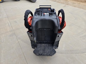 รถตักล้อยางขนาดเล็ก Kubota SCL1000 ปี 2023 พร้อมบุ้งกี๋ สำหรับงานก่อสร้างในฟาร์ม - Product Image 2