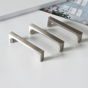 Tiradores Modernos de Aleación de Zinc para Gabinetes y Cajones, Acabado Níquel Cepillado, Herrajes para Muebles TRACLAP ZL3500-1, Rectangulares y Duraderos para Cocina - Product Image 2