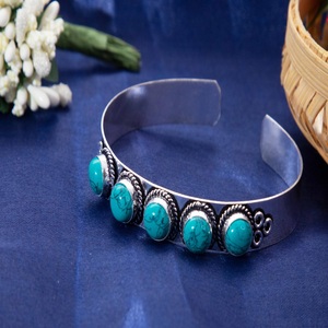 กำไลข้อมือเงินแท้ 925 ชุบออกซิไดซ์ประดับเทอร์ควอยซ์ ดีไซน์ทันสมัย งานแฮนด์เมด ฝังแบบ Bezel เหมาะเป็นของขวัญวันครบรอบ งานแต่งงาน และงานปาร์ตี้ - Product Image 4