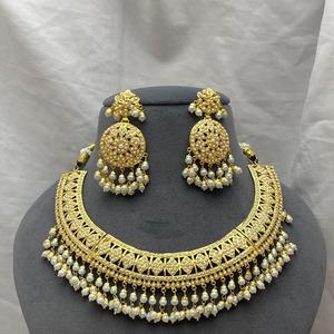 Encantador collar Jadau Gold Finish de calidad premium con pendientes para mujer, joyería de diseñador para colección de ropa de boda - Product Image 1