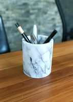 Porte-stylo en marbre blanc de qualité supérieure, design attrayant pour la décoration de table, accessoire de luxe pour le bureau et la salle d'étude