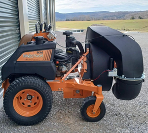 Soplador Comercial Scag Windstorm con Plataforma para Operador, Solo 100 Horas de Uso, Motor Vanguard EFI Big Block de 37 HP, Soplador de 7500 CFM, Boquilla NDS - Product Image 3