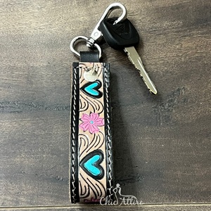 Porte-clés vintage en cuir véritable fait main avec logo personnalisé, style western, porte-clés unique et élégant pour femmes - Product Image 1