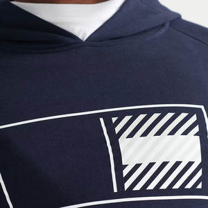 Sudadera con Capucha de Forro Polar Bordado para Invierno, Corte Regular, Personalizable Digitalmente, Diseño Minimalista Moderno, Ropa Casual Urbana - Product Image 4