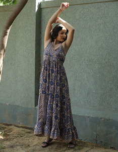 Collection d'été chaude soie imprimé fleuri bord de mer amusant et fluide été longue Spaghetti Maxi sangle robes légères pour les femmes - Product Image 5