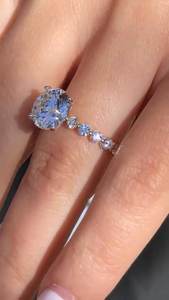 Lab Grown Oal Cut Diamond Compromiso Ring925 plata esterlina IGI Certificado Lujoso Pave Setting Anillo de regalo para mujeres - Product Image 2