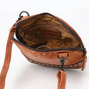 Bolso Bandolera Bohemio de Cuero Genuino para Mujer, Hecho a Mano, Vintage, Repujado, Ligero, con Correa Ajustable y Tamaño Personalizable - Product Image 4