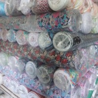Fabriqué en Corée tricot polyester imprimé stock lot tissu textile beaucoup de fleurs design meilleure qualité beaux tissus motifs