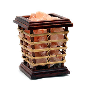 Lampe au sel naturel de l'Himalaya sculptée pour décoration intérieure moderne avec base en bois, artisanat de style amoureux, beau design de panier - Product Image 3