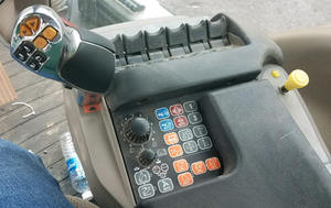 Tractor de Ruedas IH Magnum 260 de 2014, 100HP con Motor, Bomba y Caja de Cambios en Venta - Product Image 4