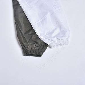 Veste unisexe de logo personnalisé en gros d'usine de haute qualité coupe-vent à capuche avec fermeture éclair veste d'extérieur légère pour hommes femmes - Product Image 3