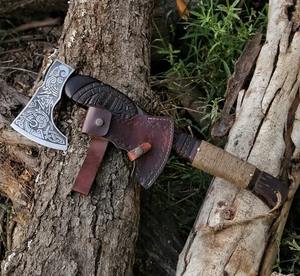 Hacha Industrial de Acero de Damasco de Steel Craft International, Diseño Vikingo de Alta Calidad con Cabeza de Hoja Grabada - Product Image 2