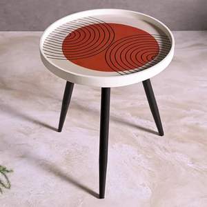 Table d'appoint industrielle en métal noir avec plateau en bois pour un loft élégant ou un espace intérieur de maison moderne urbaine - Product Image 1