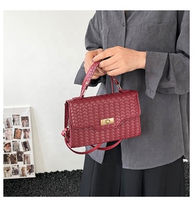 กระเป๋าสะพายไหล่ผู้หญิงทรงควิลท์หนัง PU แฟชั่น รุ่นปี 2026 กระเป๋าถือแบบเปิดปิดเดียว - Product Image 6