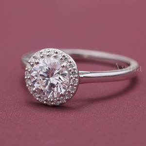 Bague de fiançailles et de mariage en diamant rond brillant cultivé en laboratoire certifié IGI, sertie d'un halo, en or 18 carats plaqué rhodium, cadeau de luxe - Product Image 5
