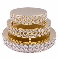 Ce magnifique ensemble de 3 pièces de gâteau le design élégant du cadre en métal est décoré d'accents de strass en cristal
