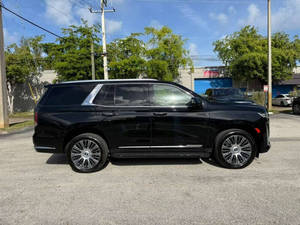 Cadillac Escalade Luxury 2022 d'occasion en excellent état - Product Image 2