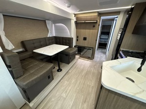 Nueva Caravana de Viaje F-o-r-e-s-t R-i-v-e-r Wildwood X-L-i-t-e 24RLXL 2026 con Tienda de Campaña en el Techo en Oferta - Product Image 6
