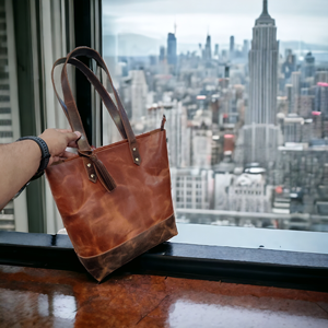 Bolso de mano Artisan Heritage de cuero de grano completo con aspecto clásico y acabado pulido - Product Image 3