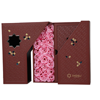 Boîte à parfum en papier kraft brun foncé avec fleurs roses pliable réutilisable pour l'expédition d'emballages de bijoux élégants pour les cadeaux